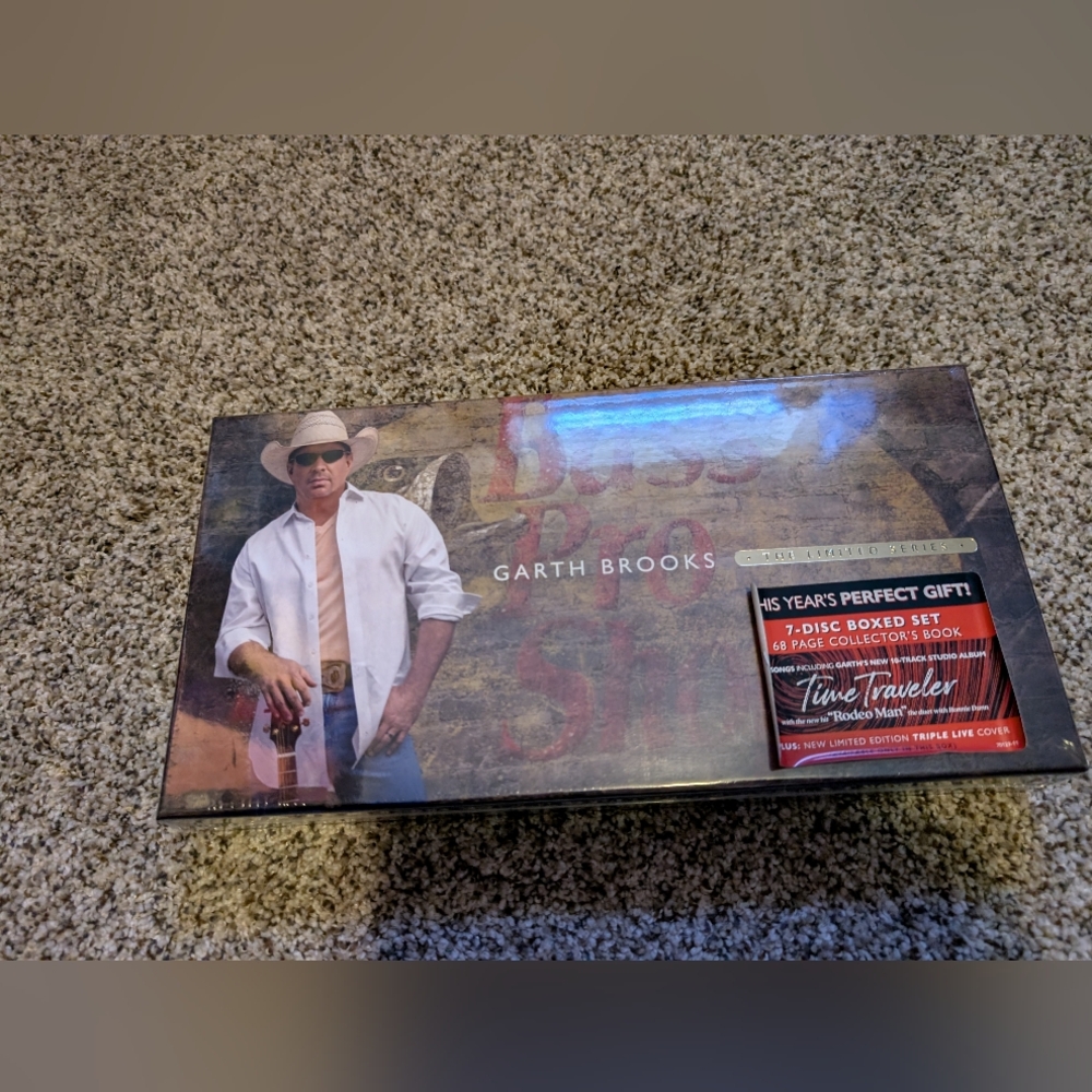 Garth Brooks 7-Disc Box Set, Bass Pro Show
